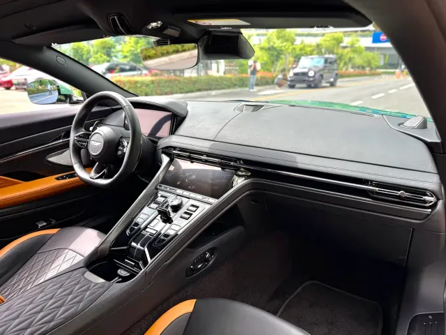 Aston Martin DB12 — Фото автомобиля 6