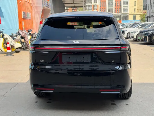 Li Auto L8 — Фото автомобиля 5