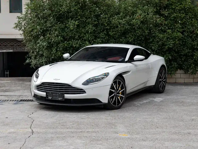 Фотография автомобиля — Aston Martin DB11