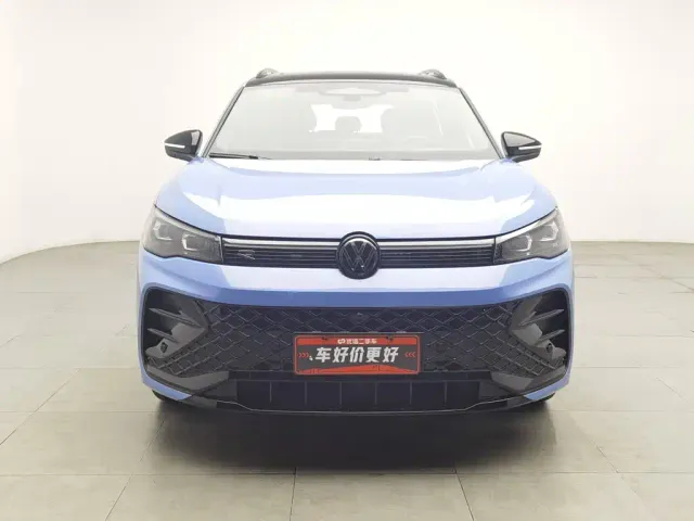 Volkswagen Tiguan L — Фото автомобиля 3