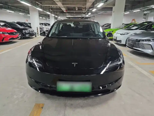 Tesla Model 3 — Фото автомобиля 2