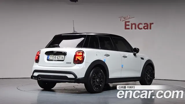 Mini Cooper Cooper 5 дверей Classic — Фото автомобиля 2
