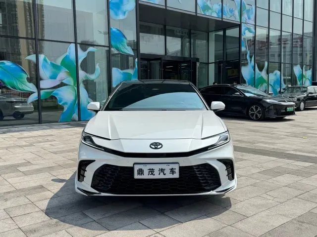 Toyota Camry — Фото автомобиля 2