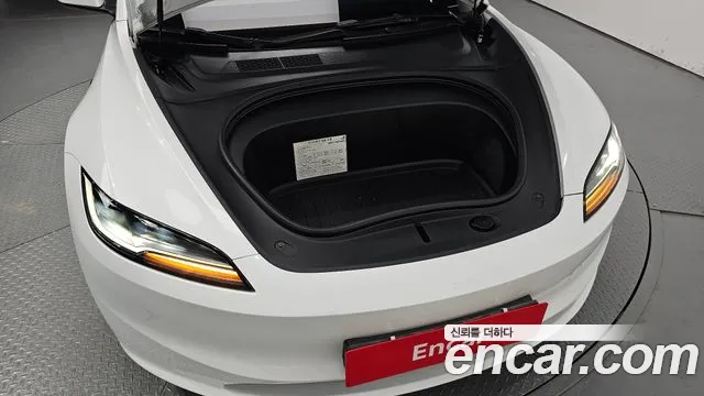 Tesla Model 3 — Фото автомобиля 8
