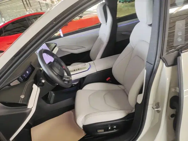 Xiaomi SU7 — Фото автомобиля 14