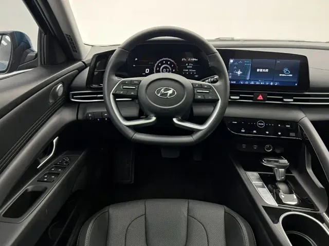Hyundai Elantra — Фото автомобиля 25