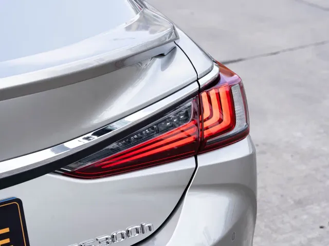 Lexus ES — Фото автомобиля 7