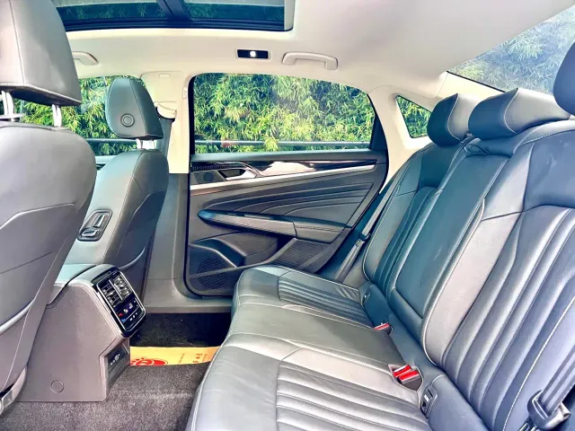 Volkswagen Passat — Фото автомобиля 10