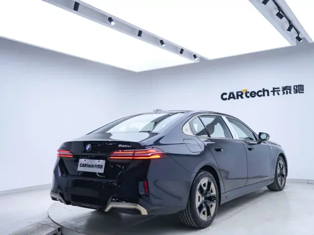 BMW 5 Series — Фото автомобиля 18