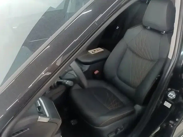 Toyota RAV4 — Фото автомобиля 14