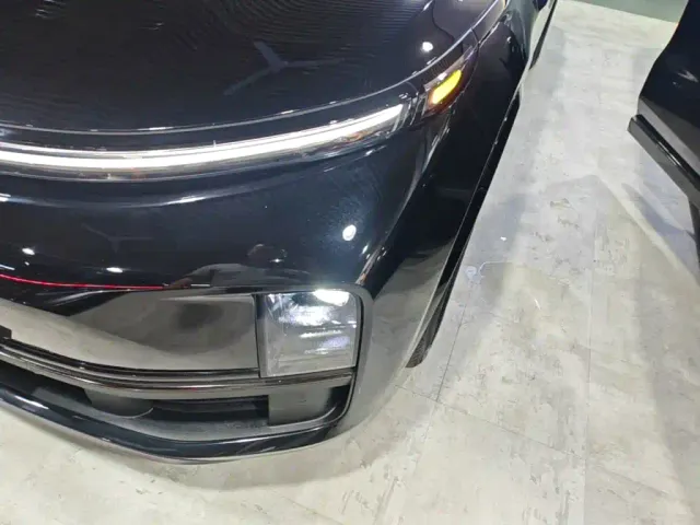 Li Auto L8 — Фото автомобиля 23
