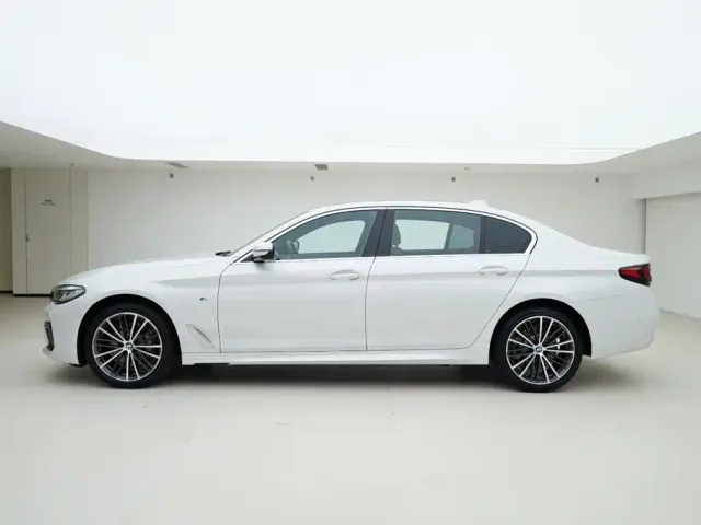 BMW 5 Series — Фото автомобиля 3