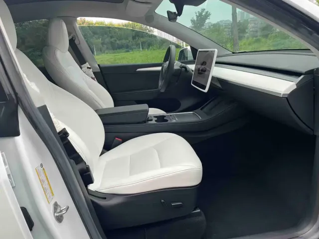 Tesla Model Y — Фото автомобиля 6