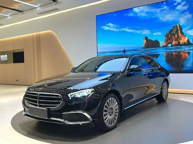 Mercedes-Benz E-Class — Фото автомобиля 3