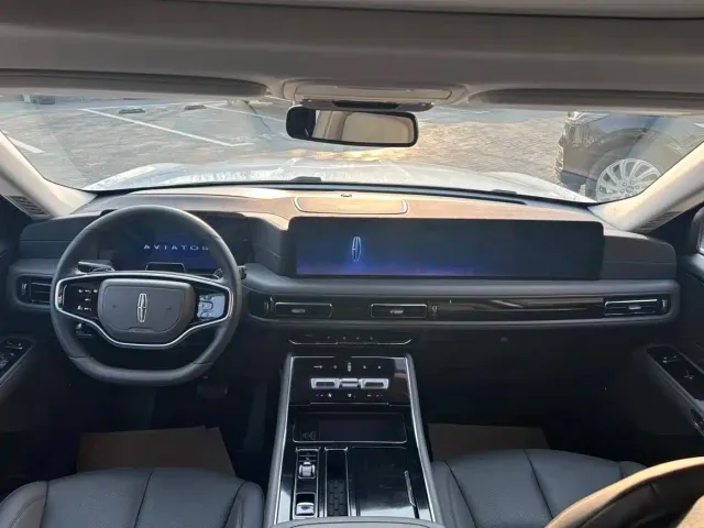 Lincoln Aviator — Фото автомобиля 8