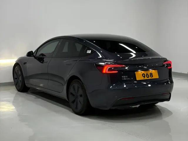 Tesla Model 3 — Фото автомобиля 4