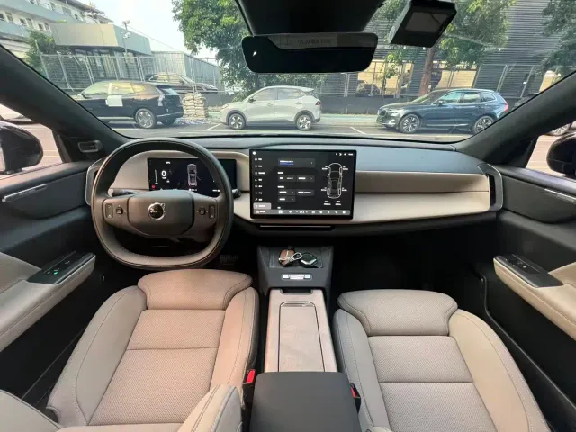 Volvo XC70 Plug-in Hybrid — Фото автомобиля 7
