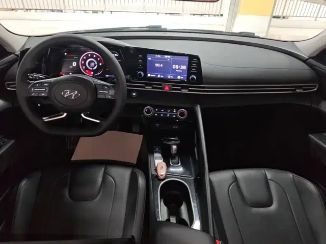 Hyundai Elantra — Фото автомобиля 9