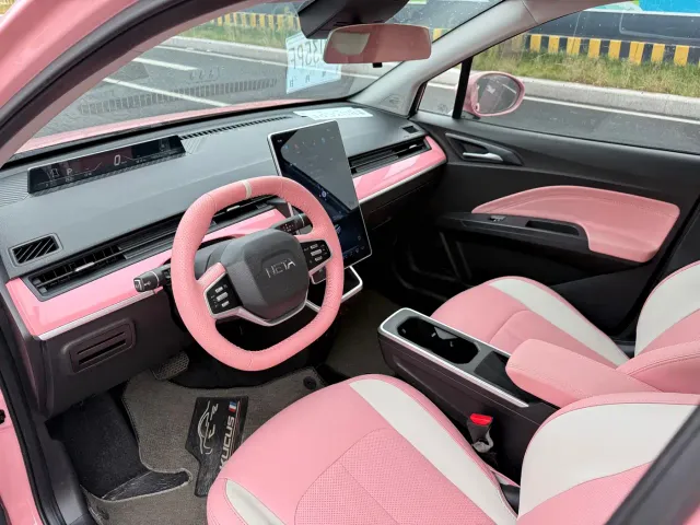 Nezha Auto Nezha V 2021 Long Range Entertainment Edition — Фото автомобиля 8