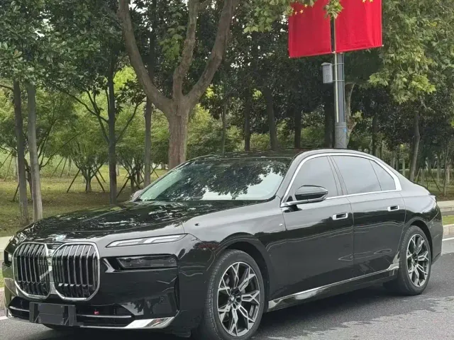 Фотография автомобиля — BMW 7 Series