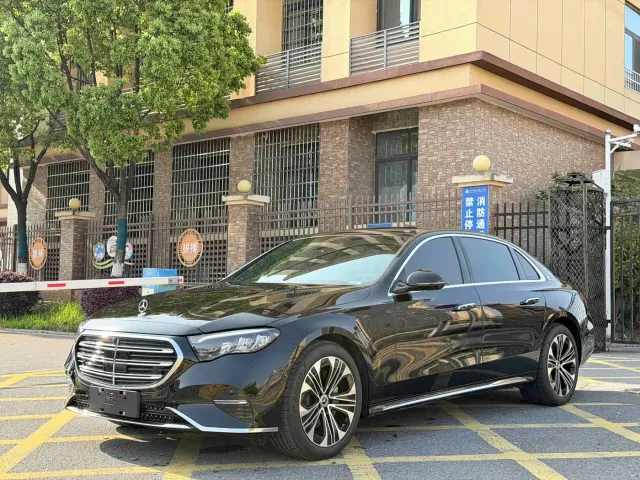 Mercedes-Benz E-Class — Фото автомобиля 2
