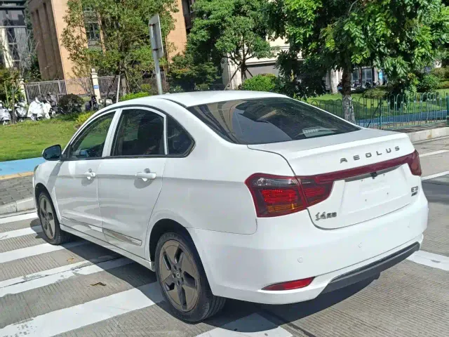 Dongfeng Fengshen E70 — Фото автомобиля 10