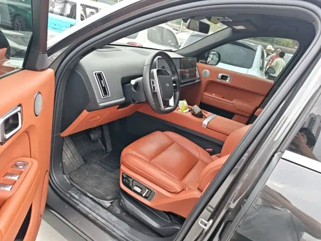 Li Auto L7 — Фото автомобиля 14
