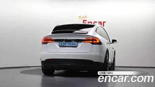 Tesla Model X — Фото автомобиля 3
