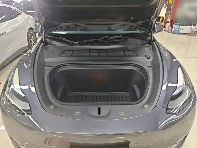Tesla Model Y — Фото автомобиля 19