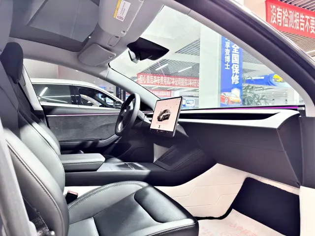 Tesla Model 3 — Фото автомобиля 14