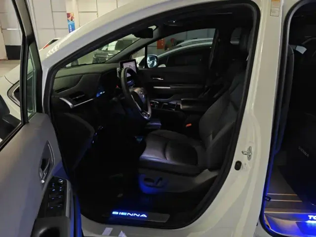 Toyota Sienna — Фото автомобиля 14