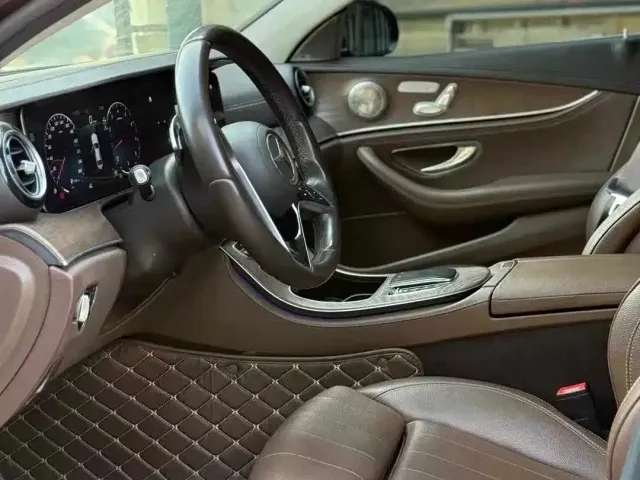 Mercedes-Benz E-Class — Фото автомобиля 4