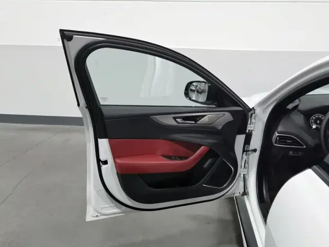 Jaguar XEL — Фото автомобиля 8