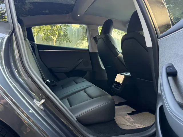 Tesla Model 3 — Фото автомобиля 7