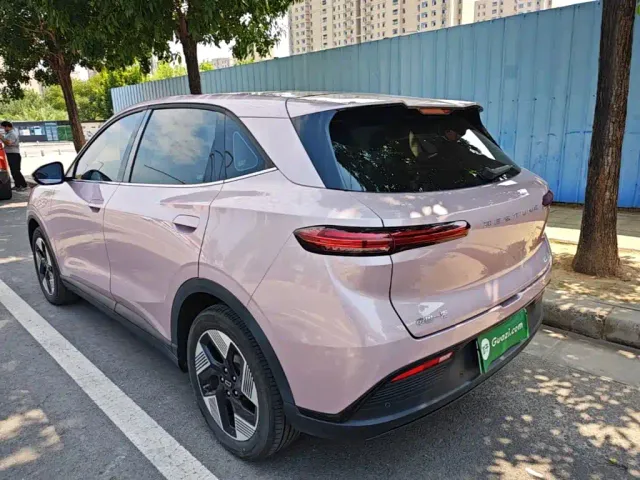 Bestune Yueyi 03 — Фото автомобиля 4