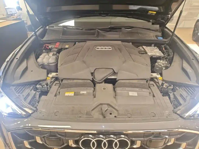 Audi Q8 — Фото автомобиля 24
