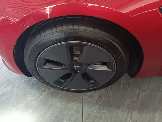Tesla Model 3 — Фото автомобиля 22