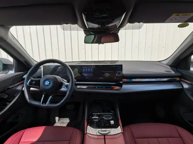 BMW i5 — Фото автомобиля 11