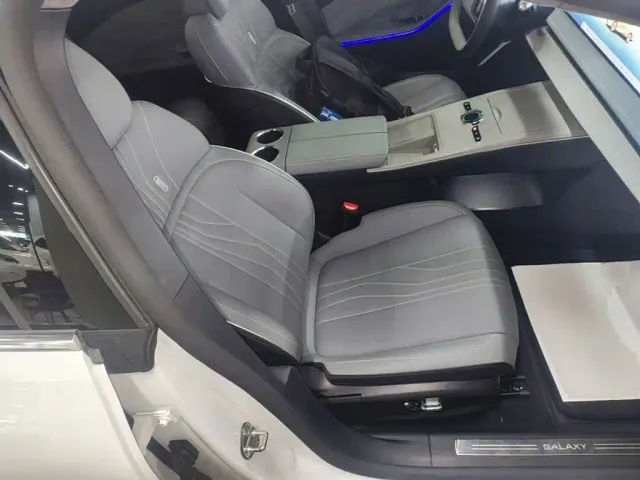 Geely Galaxy E8 — Фото автомобиля 24