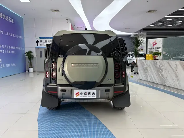 Land Rover Defender — Фото автомобиля 3