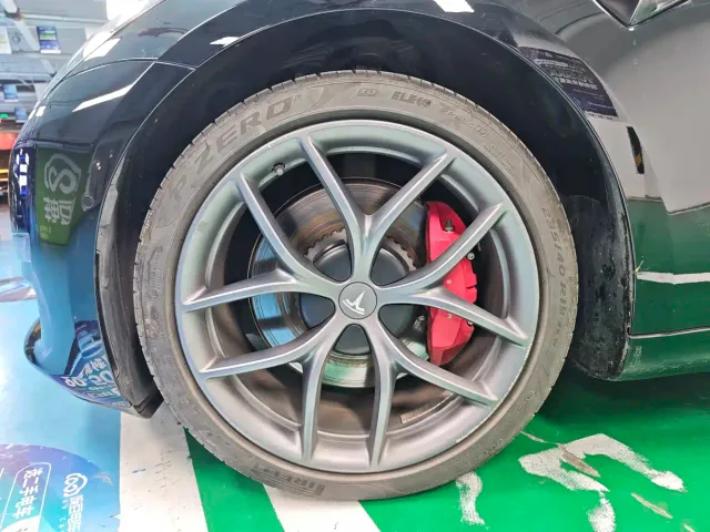 Tesla Model 3 — Фото автомобиля 3