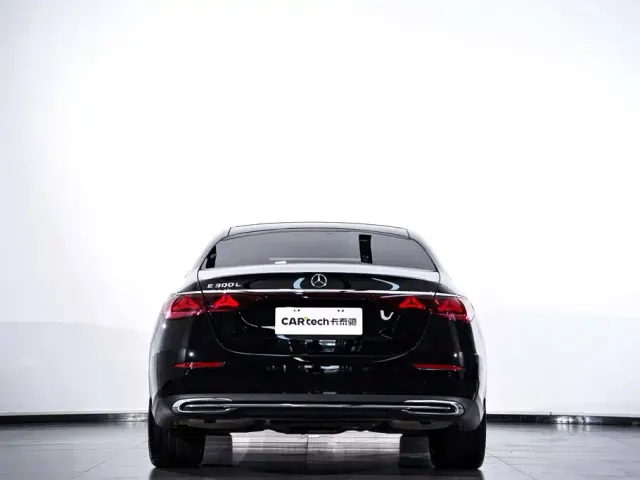 Mercedes-Benz E-Class — Фото автомобиля 7