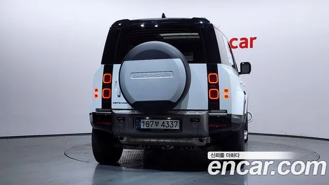 Land Rover Defender Defender (L663) 110 P300 X-Dynamic SE — Фото автомобиля 3