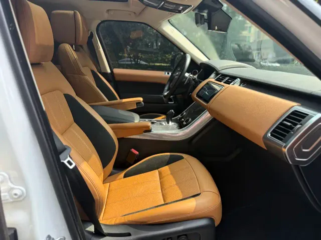 Land Rover Range Rover Sport 2022 3.0 L6 Gloss Black Edition — Фото автомобиля 10