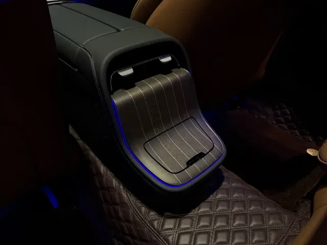 Mercedes-Benz E-Class — Фото автомобиля 18
