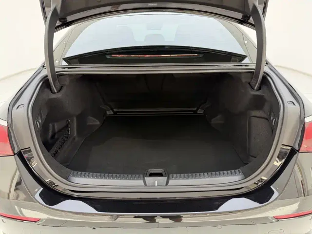 Mercedes-Benz E-Class — Фото автомобиля 30
