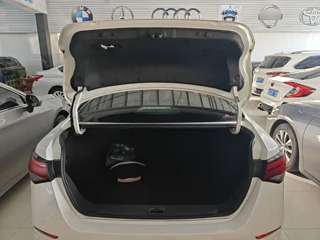 Nissan Sylphy — Фото автомобиля 18
