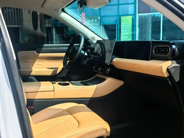 Leapmotor C11 — Фото автомобиля 6