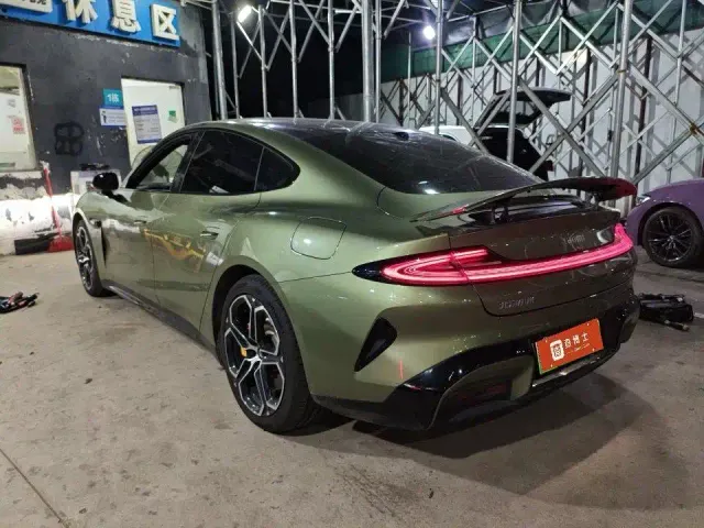 Xiaomi SU7 — Фото автомобиля 2