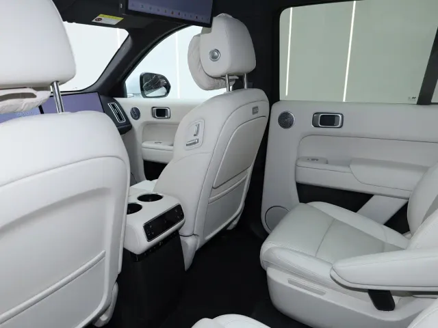 Li Auto L8 — Фото автомобиля 30